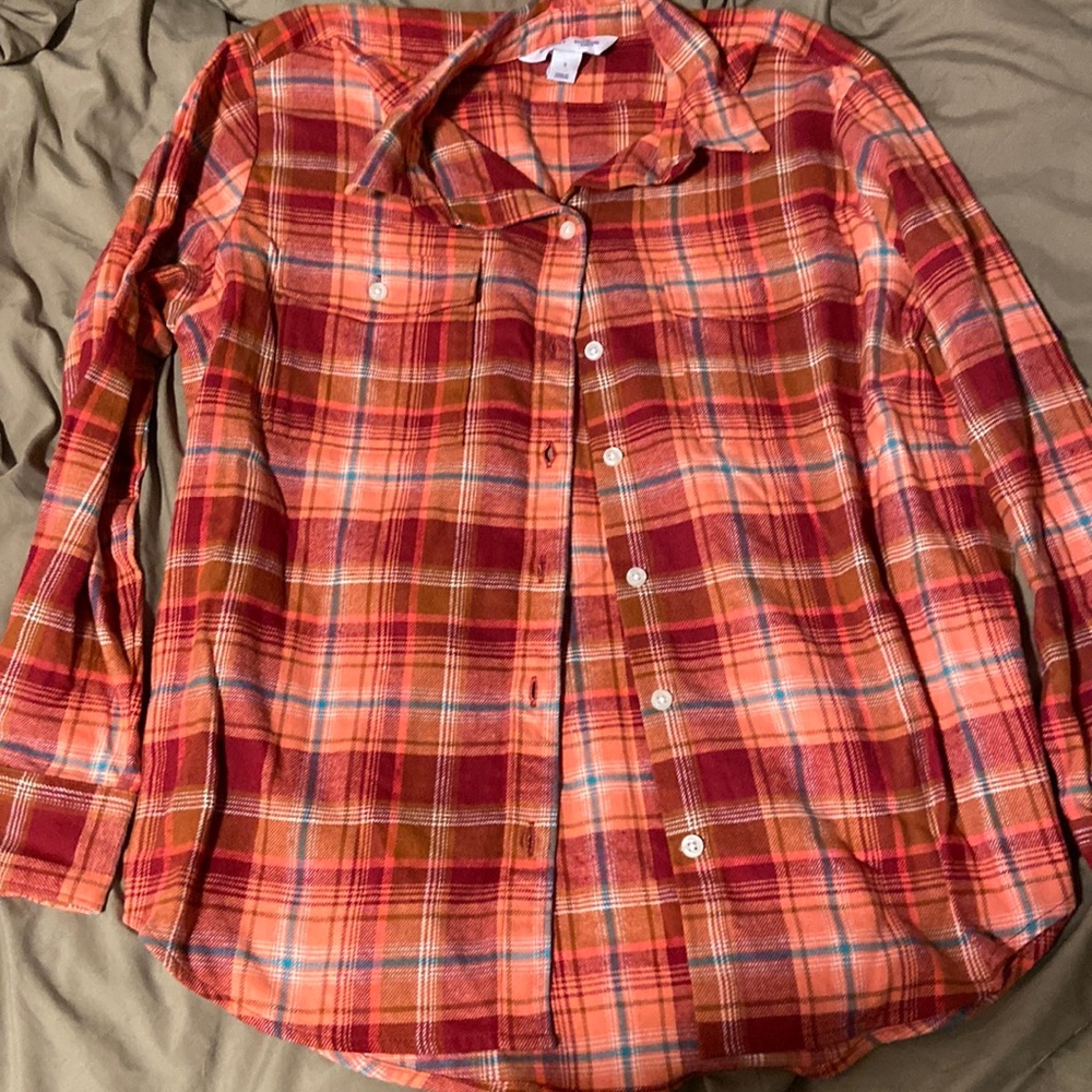 Old navy womens plaid pink button down shirt. Size small